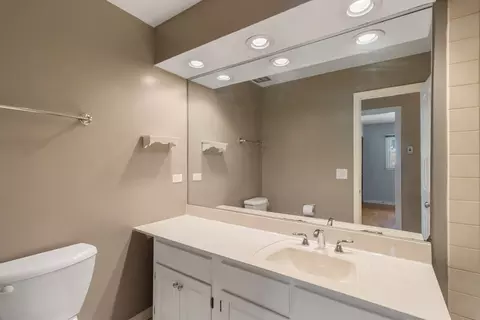 Bath - 133 Coral Ln, Wheeling, IL 60090 photo 1 of 4