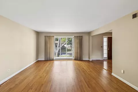 Living - 133 Coral Ln, Wheeling, IL 60090 photo 1 of 4