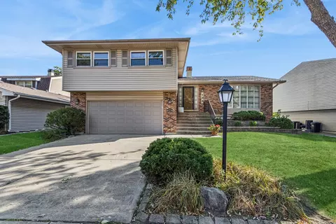 133 Coral Ln, Wheeling, IL 60090