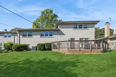 Exterior - 133 Coral Ln, Wheeling, IL 60090 photo 3 of 3