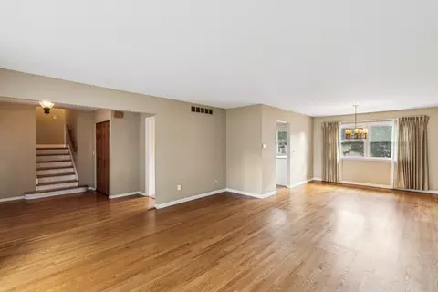 Living - 133 Coral Ln, Wheeling, IL 60090 photo 2 of 4