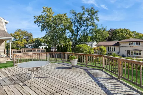Exterior - 133 Coral Ln, Wheeling, IL 60090 photo 2 of 3