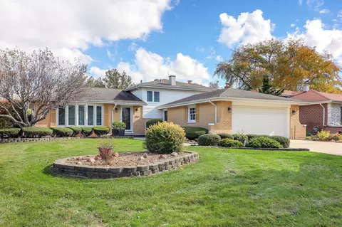 7213 Emerson Dr, Darien, IL 60561