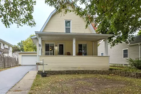 310 S Sycamore St, Genoa, IL 60135