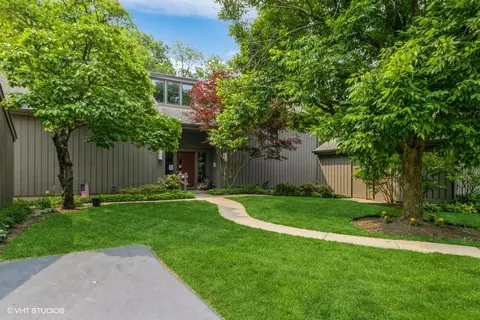 729 Old Barn Rd #C, Lake Barrington, IL 60010
