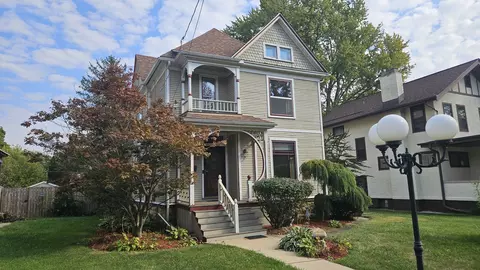 121 Paris Ave, Rockford, IL 61107