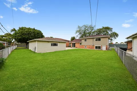 Exterior - 8229 S 76th Ave S, Bridgeview, IL 60455 photo 5 of 5