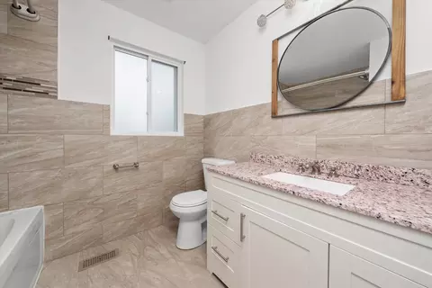 Bath - 8229 S 76th Ave S, Bridgeview, IL 60455 photo 1 of 2