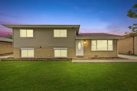 Exterior - 8229 S 76th Ave S, Bridgeview, IL 60455 photo 2 of 5