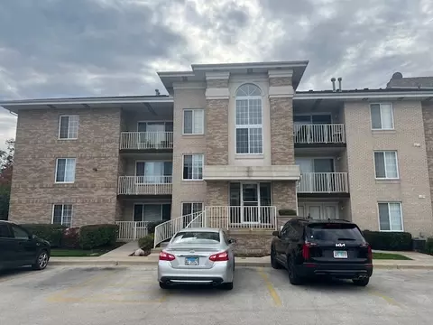 4222 W 77th St #202, Chicago, IL 60652