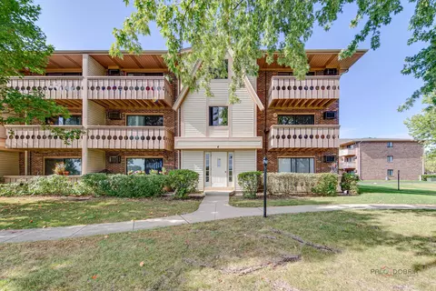 4 Parkside Ct #12, Vernon Hills, IL 60061
