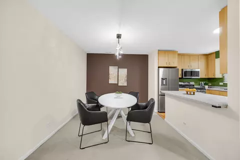 Dining - 1038 Harbour Ct #2A, Wheeling, IL 60090 photo 2 of 3