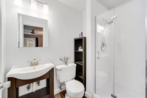 Bath - 1038 Harbour Ct #2A, Wheeling, IL 60090 photo 2 of 2