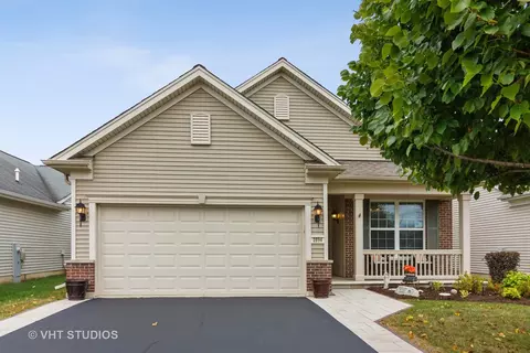 2894 Edgewater Dr, Elgin, IL 60124