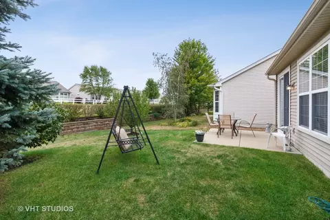 2894 Edgewater Dr, Elgin, IL 60124 photo 14