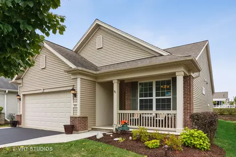 2894 Edgewater Dr, Elgin, IL 60124 photo 2