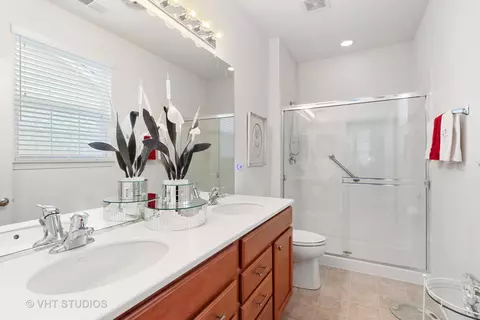 2894 Edgewater Dr, Elgin, IL 60124 photo 9