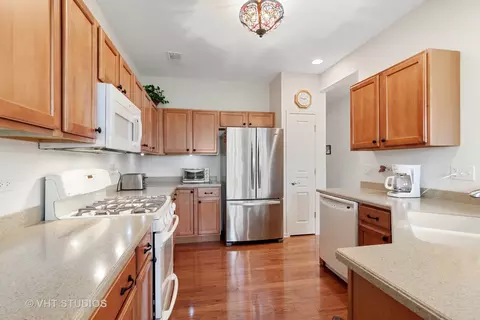 2894 Edgewater Dr, Elgin, IL 60124 photo 7