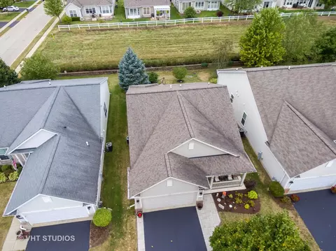 2894 Edgewater Dr, Elgin, IL 60124 photo 16