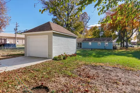 Exterior - 114 W 3rd St, Gridley, IL 61744 photo 3 of 5