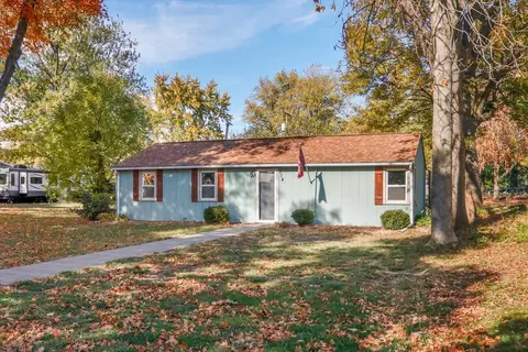 114 W 3rd St, Gridley, IL 61744