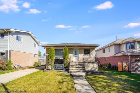 9805 Normandy Ave, Oak Lawn, IL 60453