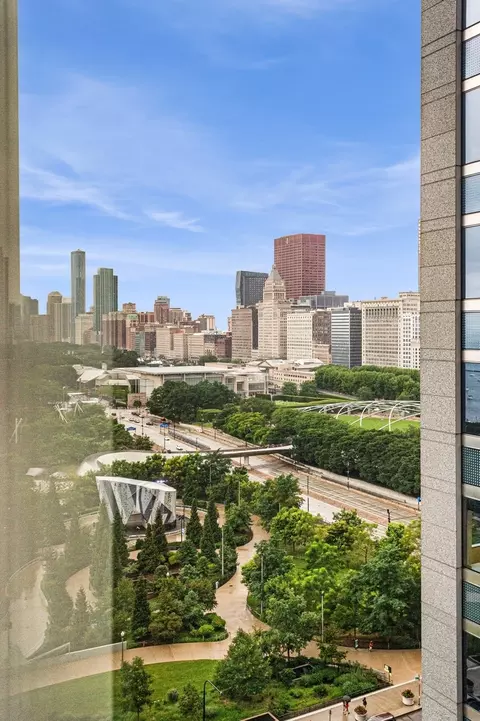 View/Area - 340 E Randolph St #1506, Chicago, IL 60601 photo 2 of 3