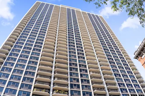 1560 N Sandburg Ter #703J, Chicago, IL 60610