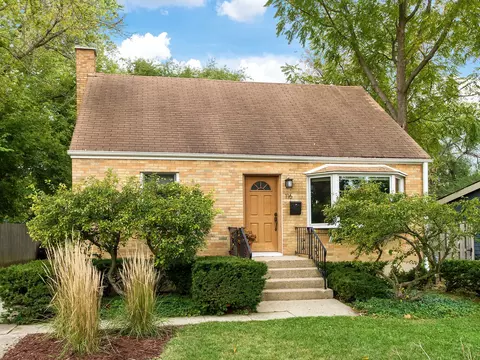 116 N Prairie Ave, Mundelein, IL 60060