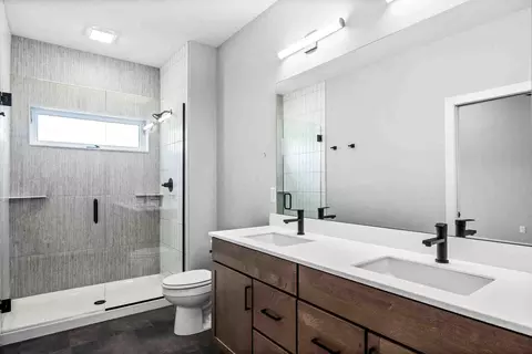 Bath - 2602 Marble Dr, Normal, IL 61761 photo 2 of 4