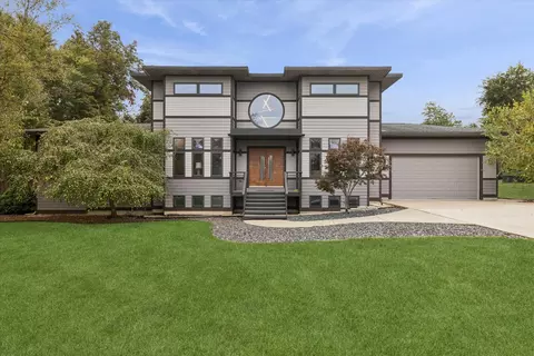11225 Arrowhead Trl, Indian Head Park, IL 60525