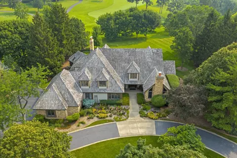 18 S Wynstone Dr, North Barrington, IL 60010
