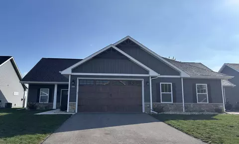 610 Anjali Ct #R, Sycamore, IL 60178