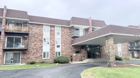 850 S Lorraine Rd #1C, Wheaton, IL 60189