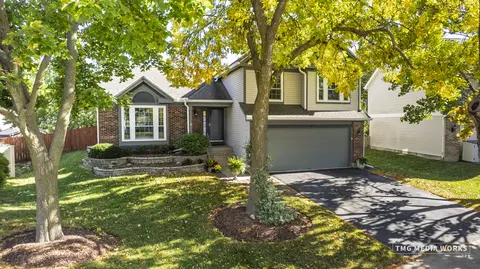 300 Churchill Ln, Aurora, IL 60504