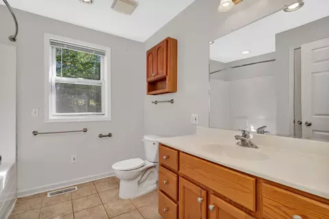 Bath - 212 E Chippewa St, Dwight, IL 60420 photo 1 of 2