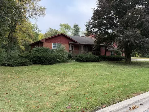 30 W155 Calumet Ave, Warrenville, IL 60555