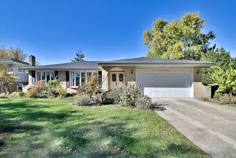 6730 Charleston Dr, Darien, IL 60561