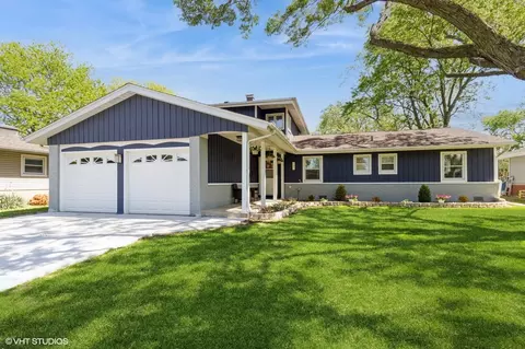 541 Sycamore Dr, Elk Grove Village, IL 60007