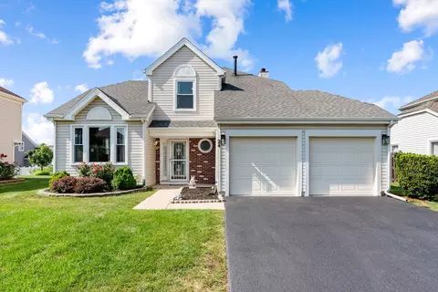 24 Fillmore Ln, Streamwood, IL 60107