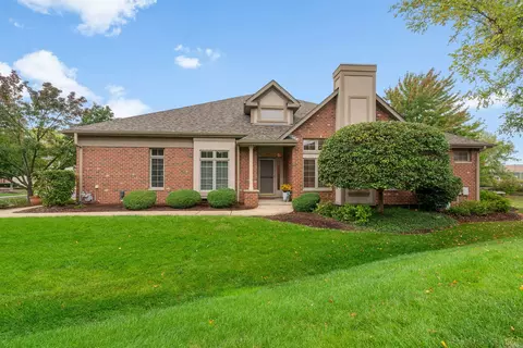 17 Shadow Creek Cir, Palos Heights, IL 60463