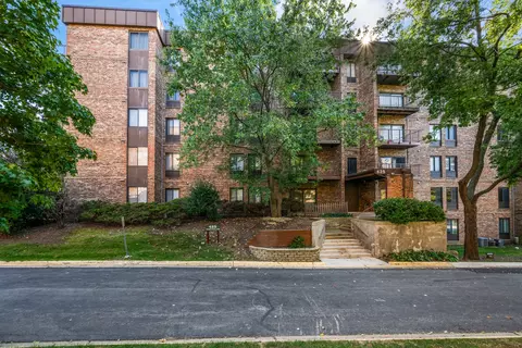 425 Walnut Creek Ln #1203, Lisle, IL 60532