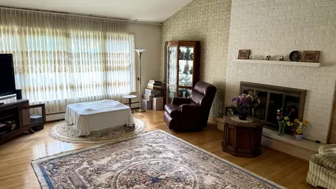 Living - 900 E Golfview Dr, Mount Prospect, IL 60056 photo 2 of 3