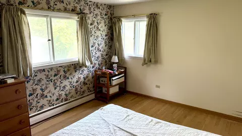 Bedroom - 900 E Golfview Dr, Mount Prospect, IL 60056 photo 1 of 3