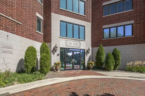 201 N Vail Ave #305, Arlington Heights, IL 60004