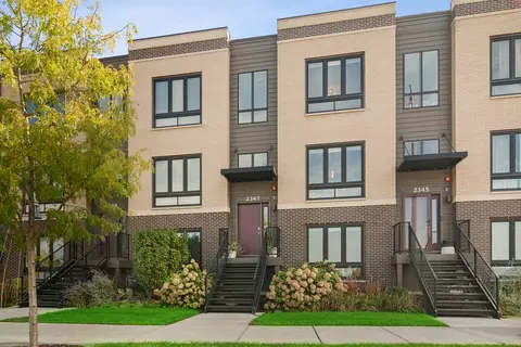 2347 Parkside Dr, Schaumburg, IL 60173