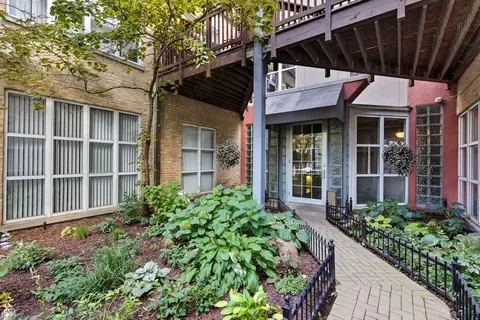 525 N Ada St #43, Chicago, IL 60642