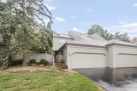 928 Longmeadow Ct #1016, Lake Barrington, IL 60010