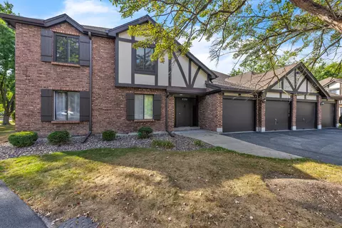 8255 Holly Ct #25B, Palos Hills, IL 60465