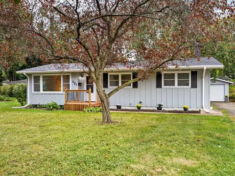421 Lake Ave, Crystal Lake, IL 60014